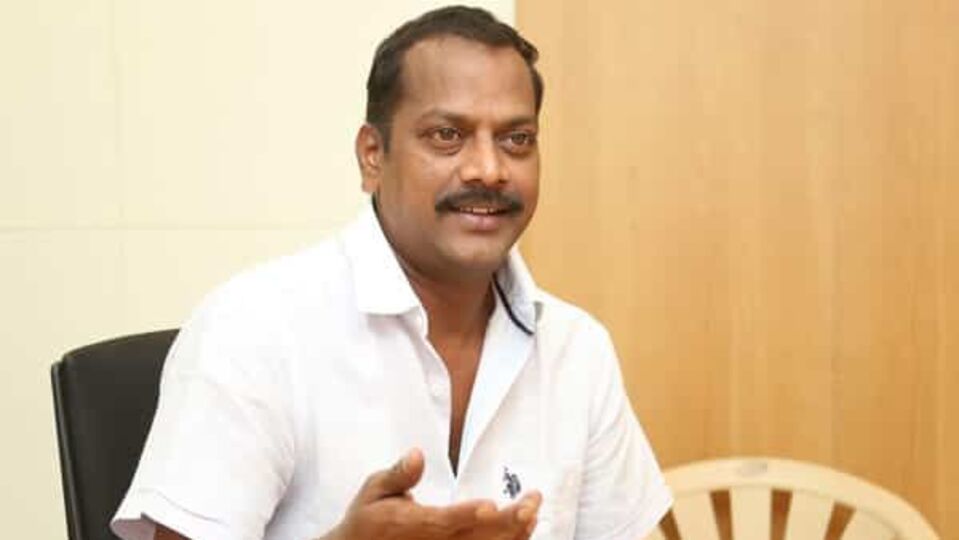 షాక్.. టాలీవుడ్ స్టార్ డైరెక్టర్ ఏఎస్ రవి కుమార్ మృతి.. బాలకృష్ణతో ఆ సినిమా.. సర్ సర్లే ఎన్నెన్నో అనుకుంటాం మీమ్ అక్కడి నుంచే షాక్.. టాలీవుడ్ స్టార్ డైరెక్టర్ ఏఎస్ రవి కుమార్ మృతి.. బాలకృష్ణతో ఆ సినిమా.. సర్ సర్లే ఎన్నెన్నో అనుకుంటాం మీమ్ అక్కడి నుంచే