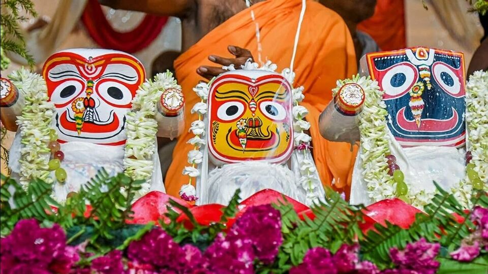 జగన్నాథ ఆలయం: ఈ రెండు వస్తువులు ఇంటికి తెచ్చుకుంటే లక్ష్మీ అనుగ్రహం! జగన్నాథ ఆలయం: ఈ రెండు వస్తువులు ఇంటికి తెచ్చుకుంటే లక్ష్మీ అనుగ్రహం!