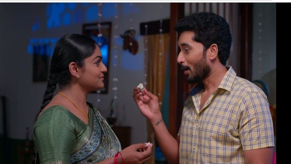 కార్తీక దీపం 2 టుడే ఎపిసోడ్: రెడ్హ్యాండెడ్గా కార్తీక్కు దొరికిపోయిన జ్యోత్స్న - బర్త్డే గిఫ్ట్ అందుకున్న దీప కార్తీక దీపం 2 టుడే ఎపిసోడ్: రెడ్హ్యాండెడ్గా కార్తీక్కు దొరికిపోయిన జ్యోత్స్న - బర్త్డే గిఫ్ట్ అందుకున్న దీప