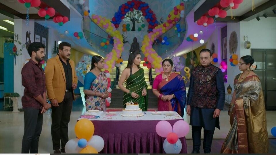 కార్తీక దీపం 2 టుడే ఎపిసోడ్: కార్తీక్ను బావ అని పిలిచిన దీప - వంటలక్క బర్త్డేను సెలబ్రేట్ చేసిన జ్యోత్స్న కార్తీక దీపం 2 టుడే ఎపిసోడ్: కార్తీక్ను బావ అని పిలిచిన దీప - వంటలక్క బర్త్డేను సెలబ్రేట్ చేసిన జ్యోత్స్న
