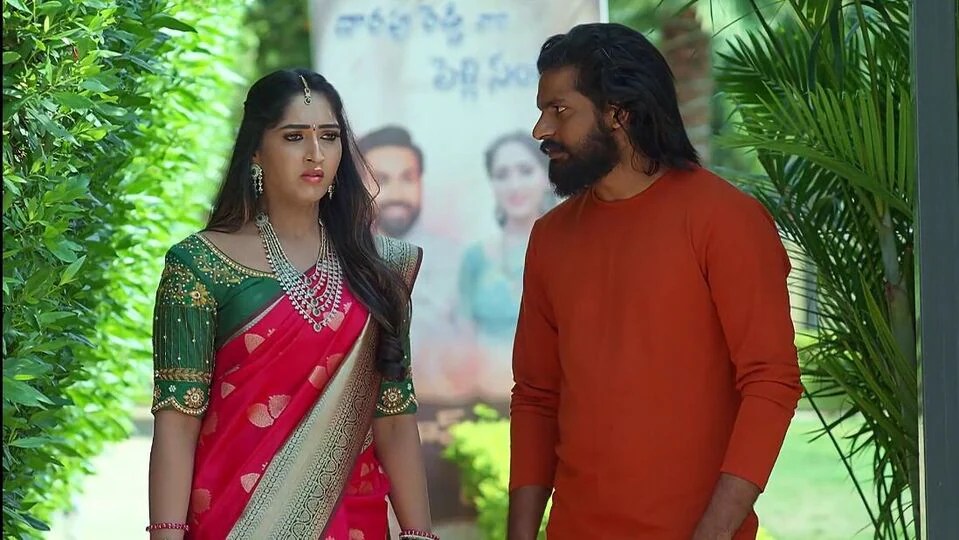 బ్రహ్మముడి టుడే ఎపిసోడ్: జైలుకు పంపిస్తానంటూ యామినికి రౌడీ వార్నింగ్ -పెళ్లి కూతురిలా కావ్య -రాజ్ ఫిదా బ్రహ్మముడి టుడే ఎపిసోడ్: జైలుకు పంపిస్తానంటూ యామినికి రౌడీ వార్నింగ్ -పెళ్లి కూతురిలా కావ్య -రాజ్ ఫిదా