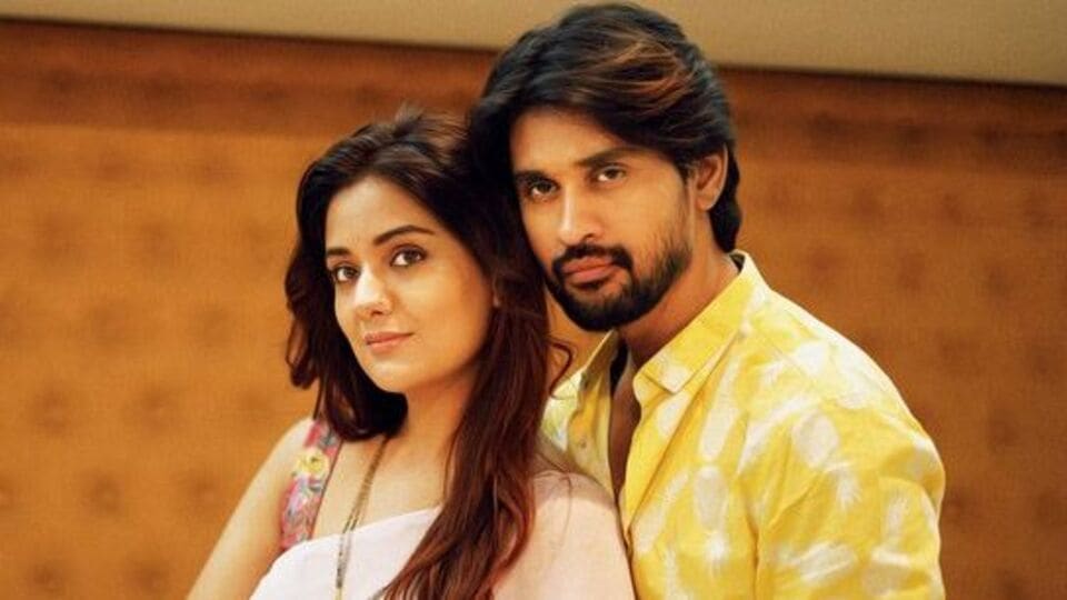 ఓటీటీలోకి వచ్చేసిన రొమాంటిక్ యూత్ మూవీ.. 'ఏవి అలనాటి ముద్దులు' అంటూ టైటిల్.. స్ట్రీమింగ్ ఎక్కడంటే? ఓటీటీలోకి వచ్చేసిన రొమాంటిక్ యూత్ మూవీ.. 'ఏవి అలనాటి ముద్దులు' అంటూ టైటిల్.. స్ట్రీమింగ్ ఎక్కడంటే?
