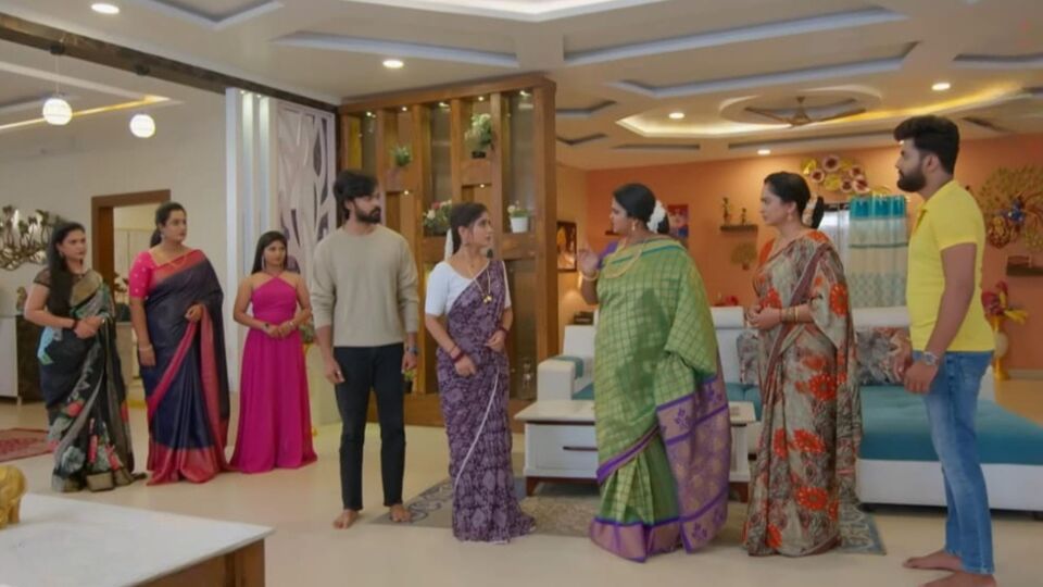 నిన్ను కోరి జూన్ 26 ఎపిసోడ్: శ్యామలను బోల్తా కొట్టించిన చంద్రకళ- కలబంద కాకరకాయ పచ్చడి- ఇంటికొచ్చి తిట్టిన కస్టమర్! నిన్ను కోరి జూన్ 26 ఎపిసోడ్: శ్యామలను బోల్తా కొట్టించిన చంద్రకళ- కలబంద కాకరకాయ పచ్చడి- ఇంటికొచ్చి తిట్టిన కస్టమర్!