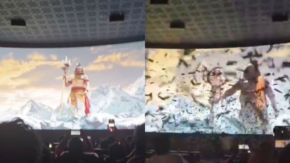 థియేటర్ల నుంచి లీక్ అయిన కన్నప్పలోని ప్రభాస్ సీన్.. సెకండాఫ్లోనే ఎంట్రీ.. వీడియో ఎలా ఉందంటే! థియేటర్ల నుంచి లీక్ అయిన కన్నప్పలోని ప్రభాస్ సీన్.. సెకండాఫ్లోనే ఎంట్రీ.. వీడియో ఎలా ఉందంటే!