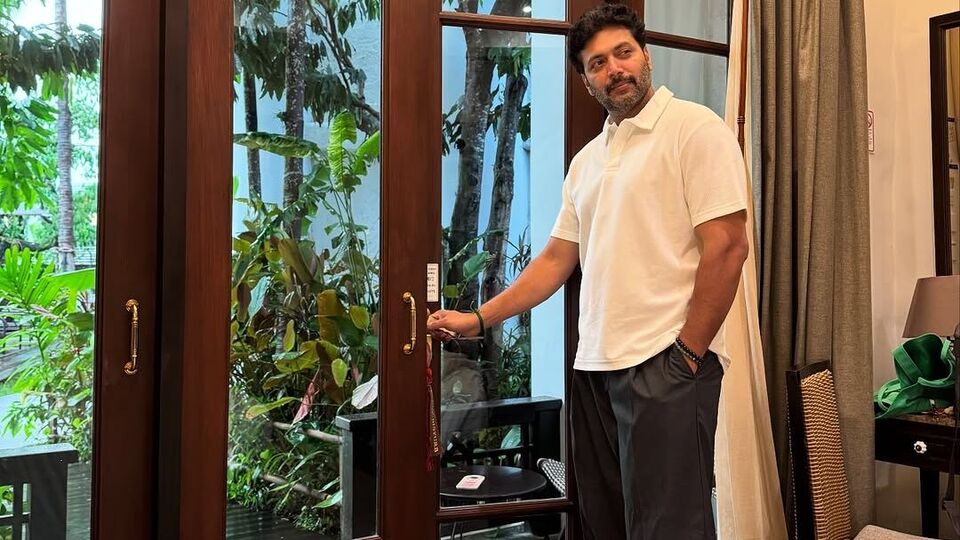 నా భార్యతో విడిపోయిన తర్వాత అద్దె ఇంట్లో ఉంటున్నాను.. చిన్నతనం నుంచి ఎప్పుడూ ఇలా లేను: జయం రవి నా భార్యతో విడిపోయిన తర్వాత అద్దె ఇంట్లో ఉంటున్నాను.. చిన్నతనం నుంచి ఎప్పుడూ ఇలా లేను: జయం రవి
