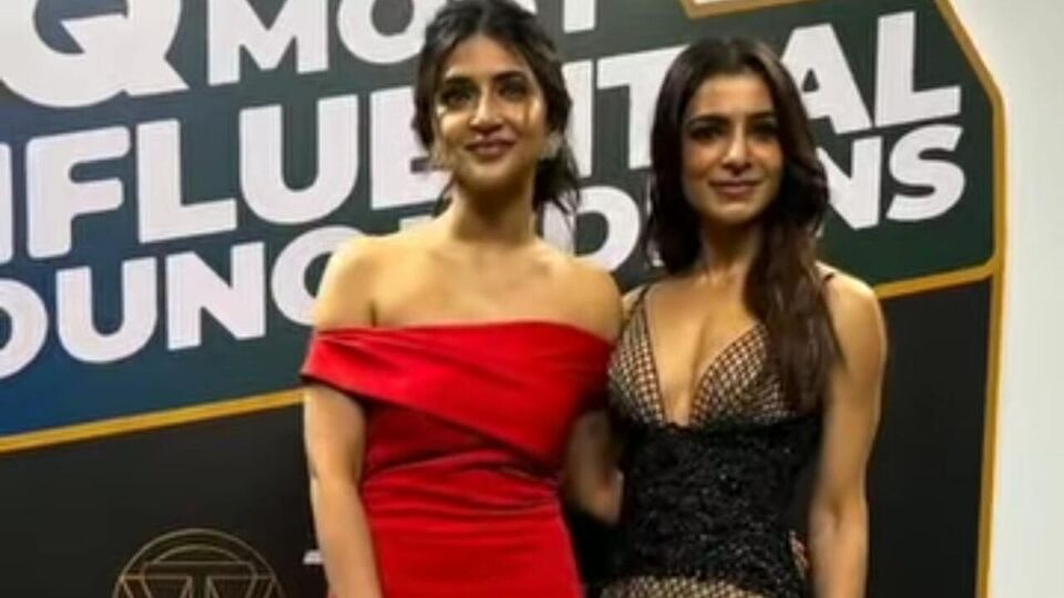 ఒకే ఫ్రేమ్ లో కిస్సిక్, ఊ అంటావా మావ సాంగ్ భామలు.. సమంత, శ్రీలీల గొడవల పక్కన పెట్టినట్లేనా? ఒకే ఫ్రేమ్ లో కిస్సిక్, ఊ అంటావా మావ సాంగ్ భామలు.. సమంత, శ్రీలీల గొడవల పక్కన పెట్టినట్లేనా?