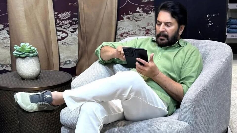 మెగాస్టార్ మమ్ముట్టి సినిమా కెరీర్ ఇక కాలేజీ పుస్తకాల్లో పాఠాలు.. అతను చదివిన కాలేజీలోనే.. మెగాస్టార్ మమ్ముట్టి సినిమా కెరీర్ ఇక కాలేజీ పుస్తకాల్లో పాఠాలు.. అతను చదివిన కాలేజీలోనే..