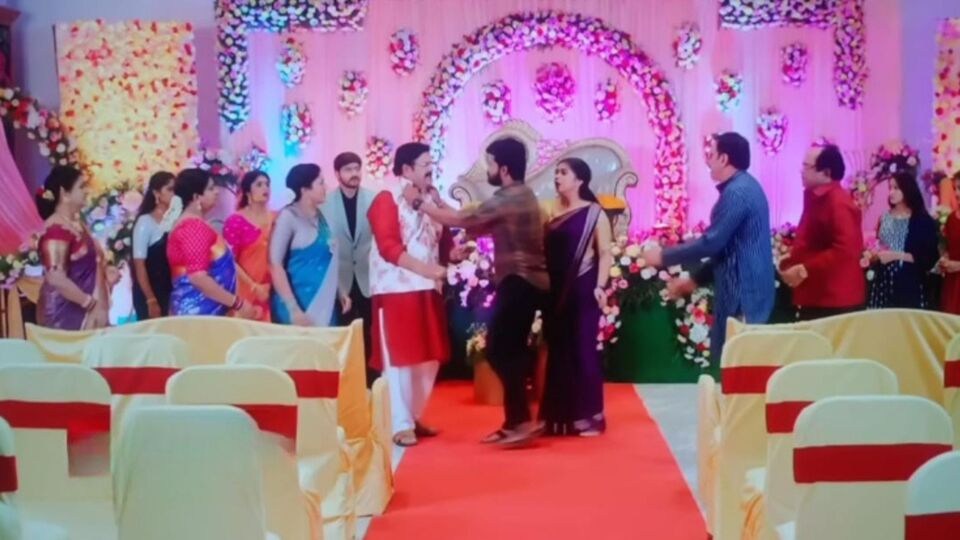 గుండె నిండా గుడి గంటలు టుడే ఎపిసోడ్: మీనాపై దొంగతనం- ఫంక్షన్లో సురేంద్రను కొట్టిన బాలు- అనుకుంది సాధించిన శోభన! గుండె నిండా గుడి గంటలు టుడే ఎపిసోడ్: మీనాపై దొంగతనం- ఫంక్షన్లో సురేంద్రను కొట్టిన బాలు- అనుకుంది సాధించిన శోభన!