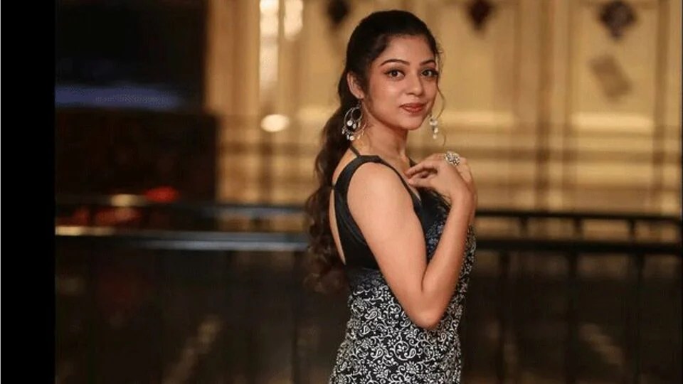అడవిలో పాములు, తేళ్లు కనిపించేవి.. రాత్రిపూట కేవలం కాగడాలు పట్టుకుని నటించాం.. హీరోయిన్ వర్ష బొల్లమ్మ కామెంట్స్ అడవిలో పాములు, తేళ్లు కనిపించేవి.. రాత్రిపూట కేవలం కాగడాలు పట్టుకుని నటించాం.. హీరోయిన్ వర్ష బొల్లమ్మ కామెంట్స్