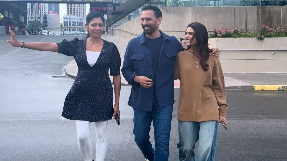 సమంత, రాజ్ ఇంత క్లోజ్ హా? భుజంపై చేయి వేసి నడక.. ఫోటోతో డేటింగ్ కన్ఫామ్ చేశారా? ఫ్యాన్స్ రియాక్షన్స్ వైరల్ సమంత, రాజ్ ఇంత క్లోజ్ హా? భుజంపై చేయి వేసి నడక.. ఫోటోతో డేటింగ్ కన్ఫామ్ చేశారా? ఫ్యాన్స్ రియాక్షన్స్ వైరల్