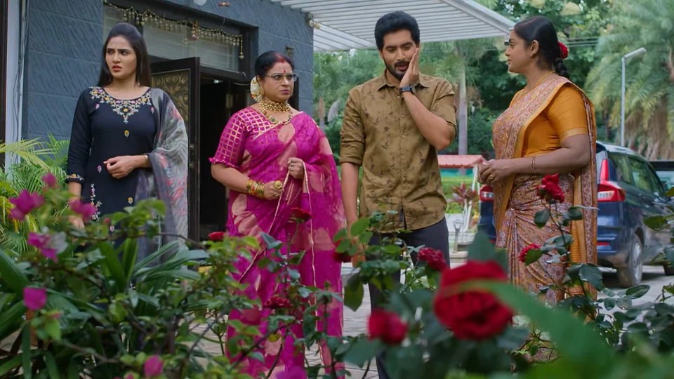 కార్తీక దీపం 2 టుడే ఎపిసోడ్: జ్యోత్స్నను లాగిపెట్టి కొట్టిన పారు.. నోరుజారి నిజం చెప్పిన జ్యో.. దీపతో కార్తీక్ డ్యూయెట్ కార్తీక దీపం 2 టుడే ఎపిసోడ్: జ్యోత్స్నను లాగిపెట్టి కొట్టిన పారు.. నోరుజారి నిజం చెప్పిన జ్యో.. దీపతో కార్తీక్ డ్యూయెట్