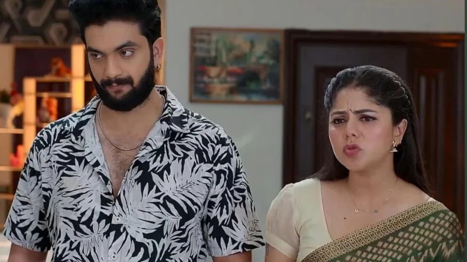 బ్రహ్మముడి జులై 12 ఎపిసోడ్: అప్పును కాపాడేందుకు రుద్రాణి ఐడియా- అత్తారింటికి దారేది సీన్- తల్లీకొడుకులను కొట్టిన రాజ్! బ్రహ్మముడి జులై 12 ఎపిసోడ్: అప్పును కాపాడేందుకు రుద్రాణి ఐడియా- అత్తారింటికి దారేది సీన్- తల్లీకొడుకులను కొట్టిన రాజ్!