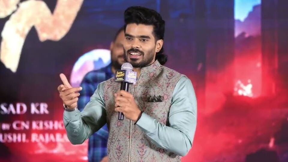 క్లైమాక్స్ చాలా కాంప్లికేటెడ్గా ఉంటుంది.. చిరంజీవి, హనుమాన్ ఆశీస్సులు ఉంటాయనుకుంటున్నా.. యంగ్ హీరో కామెంట్స్ క్లైమాక్స్ చాలా కాంప్లికేటెడ్గా ఉంటుంది.. చిరంజీవి, హనుమాన్ ఆశీస్సులు ఉంటాయనుకుంటున్నా.. యంగ్ హీరో కామెంట్స్