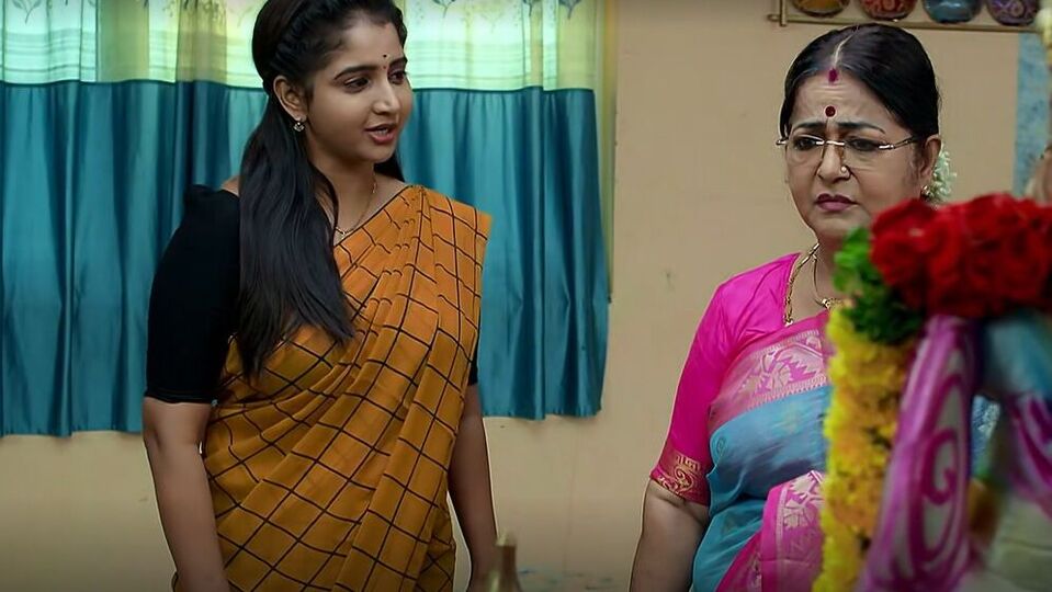 బ్రహ్మముడి జులై 16 ఎపిసోడ్: రేవతి అపర్ణ కూతురు అని తెలుసుకున్న కావ్య.. అప్పూకి రెండు శిక్షలు.. శీనుగాడికి యామిని ఆఫర్ బ్రహ్మముడి జులై 16 ఎపిసోడ్: రేవతి అపర్ణ కూతురు అని తెలుసుకున్న కావ్య.. అప్పూకి రెండు శిక్షలు.. శీనుగాడికి యామిని ఆఫర్