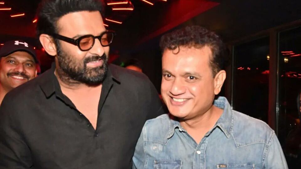 ప్రభాస్ రేర్ ఇంటర్వ్యూ.. హోంబలే ఫిల్మ్స్తో మూడు సినిమాలు కాదు చాలానే ఉన్నాయట.. అతడు ఏం చెప్పాడో చూడండి ప్రభాస్ రేర్ ఇంటర్వ్యూ.. హోంబలే ఫిల్మ్స్తో మూడు సినిమాలు కాదు చాలానే ఉన్నాయట.. అతడు ఏం చెప్పాడో చూడండి