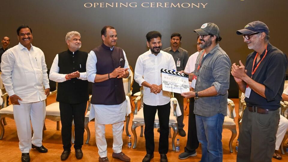 2047 విజన్ డాక్యుమెంట్లో సినిమా రంగానికి ప్రత్యేక చాప్టర్ ఉంటుంది.. సీఎం రేవంత్ రెడ్డి కామెంట్స్ 2047 విజన్ డాక్యుమెంట్లో సినిమా రంగానికి ప్రత్యేక చాప్టర్ ఉంటుంది.. సీఎం రేవంత్ రెడ్డి కామెంట్స్