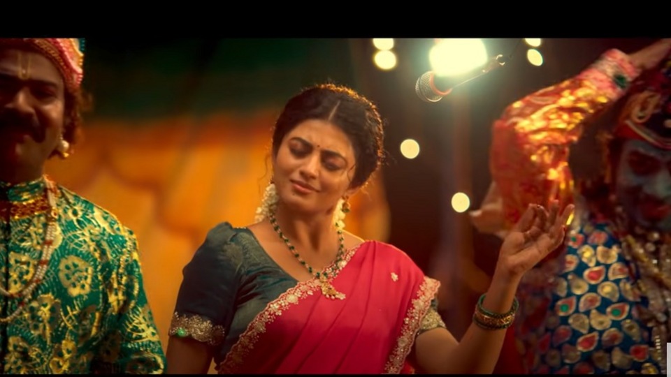 15 ఏళ్లలో 10 వేల షోలు.. గరివిడి లక్ష్మిగా ఆనంది.. బుర్ర కథ శిఖామణి బయోపిక్.. ఇంట్రెస్టింగ్ గా ఫస్ట్ గ్లింప్స్ 15 ఏళ్లలో 10 వేల షోలు.. గరివిడి లక్ష్మిగా ఆనంది.. బుర్ర కథ శిఖామణి బయోపిక్.. ఇంట్రెస్టింగ్ గా ఫస్ట్ గ్లింప్స్