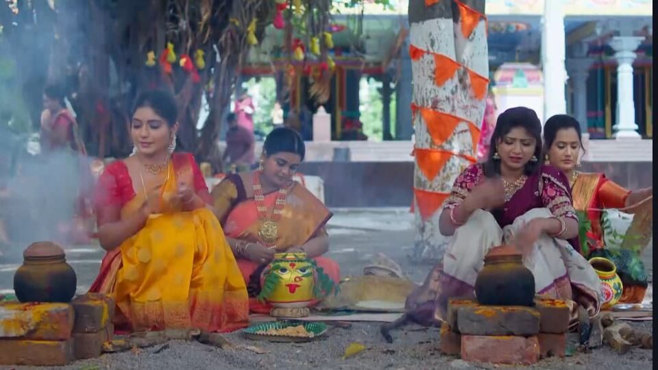 నిన్ను కోరి టుడే జులై 22 ఎపిసోడ్: విరాట్ కు చంద్ర సేవలు..అమ్మవారు తగ్గిపోవాలని మొక్కు..బోనంలో బొగ్గుపొడి కలిపిన కామాక్షి నిన్ను కోరి టుడే జులై 22 ఎపిసోడ్: విరాట్ కు చంద్ర సేవలు..అమ్మవారు తగ్గిపోవాలని మొక్కు..బోనంలో బొగ్గుపొడి కలిపిన కామాక్షి