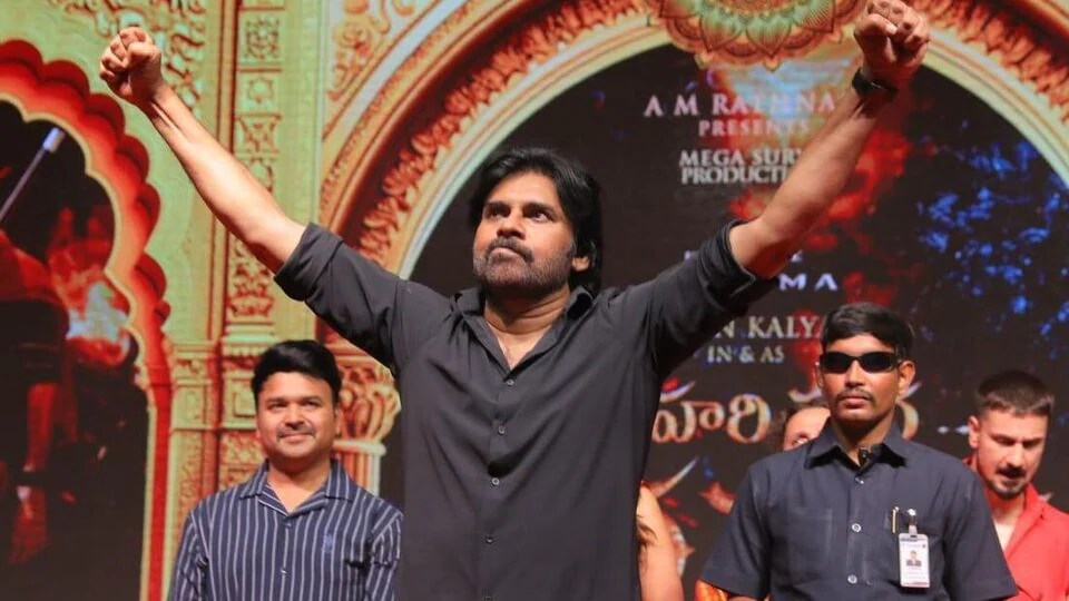 నాకు ఇవ్వడమే తెలుసు.. అడగడం రాదు.. వాళ్లు బావిలో కప్పలు.. ఆయన లేకపోతే ఈ సినిమానే లేదు: పవన్ కల్యాణ్ కామెంట్స్ (హరి హర వీరమల్లు) నాకు ఇవ్వడమే తెలుసు.. అడగడం రాదు.. వాళ్లు బావిలో కప్పలు.. ఆయన లేకపోతే ఈ సినిమానే లేదు: పవన్ కల్యాణ్ కామెంట్స్ (హరి హర వీరమల్లు)