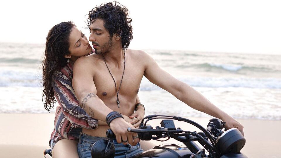వారం రోజుల్లో రూ.256 కోట్లు.. బాక్సాఫీస్ దగ్గర దుమ్మురేపుతున్న సయ్యారా మ్యూజికల్ రొమాంటిక్ మూవీ.. ఆ 2 సినిమాల రికార్డుపై కన్ను వారం రోజుల్లో రూ.256 కోట్లు.. బాక్సాఫీస్ దగ్గర దుమ్మురేపుతున్న సయ్యారా మ్యూజికల్ రొమాంటిక్ మూవీ.. ఆ 2 సినిమాల రికార్డుపై కన్ను