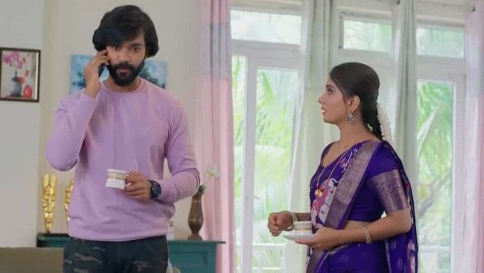 నిన్ను కోరి టుడే జులై 25 ఎపిసోడ్: ప్రేమతో ఎంగిలి కాఫీ తాగిన విరాట్.. చంద్రకళను ఇరికించేందుకు దుష్ట త్రయం మరో ప్లాన్ నిన్ను కోరి టుడే జులై 25 ఎపిసోడ్: ప్రేమతో ఎంగిలి కాఫీ తాగిన విరాట్.. చంద్రకళను ఇరికించేందుకు దుష్ట త్రయం మరో ప్లాన్