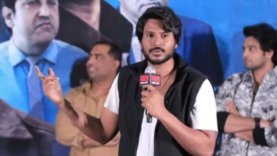 ఫేమస్ అవ్వాలనుకుంటే రీల్స్ చేసి కూడా ఫేమస్ అవ్వొచ్చు.. హీరో సందీప్ కిషన్ కామెంట్స్ ఫేమస్ అవ్వాలనుకుంటే రీల్స్ చేసి కూడా ఫేమస్ అవ్వొచ్చు.. హీరో సందీప్ కిషన్ కామెంట్స్