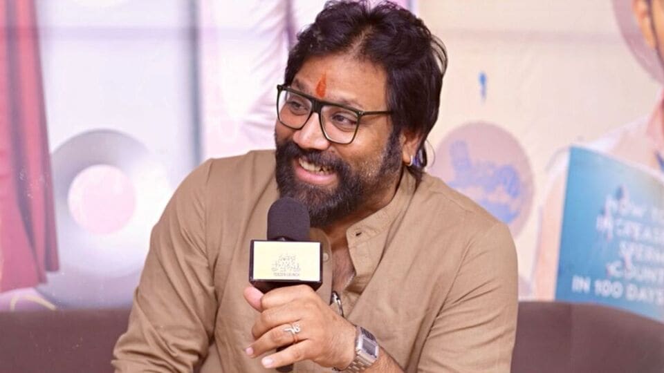 సందీప్ రెడ్డి వంగా సీరియస్ పొలిటికల్ థ్రిల్లర్ డ్రామా మూవీ.. 3 గంటల రన్టైమ్.. ఒక్క సాంగ్ కూడా లేకుండా! సందీప్ రెడ్డి వంగా సీరియస్ పొలిటికల్ థ్రిల్లర్ డ్రామా మూవీ.. 3 గంటల రన్టైమ్.. ఒక్క సాంగ్ కూడా లేకుండా!