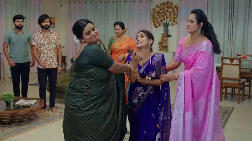 నిన్ను కోరి జులై 28 ఎపిసోడ్: చంద్రకళను బయటకు గెంటేయాలన్న శ్యామల.. తాళి తెంచితేనే వెళ్తానని కండీషన్.. నెల రోజుల టైమ్ నిన్ను కోరి జులై 28 ఎపిసోడ్: చంద్రకళను బయటకు గెంటేయాలన్న శ్యామల.. తాళి తెంచితేనే వెళ్తానని కండీషన్.. నెల రోజుల టైమ్