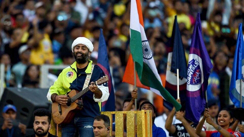 ఇండియాలో టాప్ సింగర్.. ఒక్కో షోకి ఎంత వసూలు చేస్తాడో తెలుసా? ఈ మ్యూజిక్ డైరెక్టర్ ఏం చెప్పాడో చూడండి ఇండియాలో టాప్ సింగర్.. ఒక్కో షోకి ఎంత వసూలు చేస్తాడో తెలుసా? ఈ మ్యూజిక్ డైరెక్టర్ ఏం చెప్పాడో చూడండి