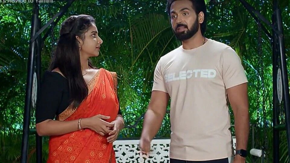 బ్రహ్మముడి జులై 31 ఎపిసోడ్: యామినికి దిమ్మదిరిగే షాకిచ్చిన రాజ్.. రుద్రాణిలో మొదలైన అనుమానం.. టెన్షన్ పెట్టిన స్వరాజ్ బ్రహ్మముడి జులై 31 ఎపిసోడ్: యామినికి దిమ్మదిరిగే షాకిచ్చిన రాజ్.. రుద్రాణిలో మొదలైన అనుమానం.. టెన్షన్ పెట్టిన స్వరాజ్