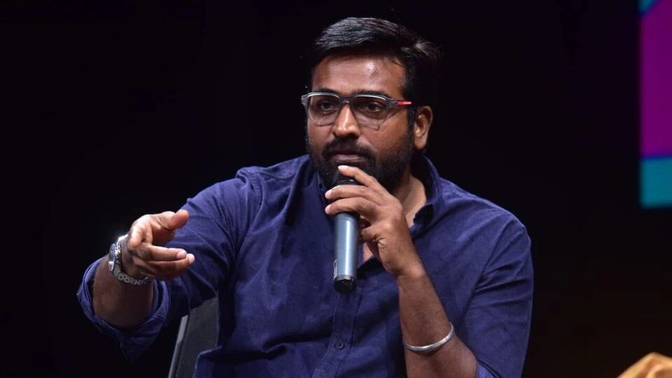 క్యాస్టింగ్ కౌచ్ ఆరోపణలపై స్టార్ హీరో విజయ్ సేతుపతి ఫైర్.. ఆ అమ్మాయి ఫేమ్ కోసమే.. పోలీస్ కంప్లైంట్.. షాక్ లో ఫ్యామిలీ క్యాస్టింగ్ కౌచ్ ఆరోపణలపై స్టార్ హీరో విజయ్ సేతుపతి ఫైర్.. ఆ అమ్మాయి ఫేమ్ కోసమే.. పోలీస్ కంప్లైంట్.. షాక్ లో ఫ్యామిలీ