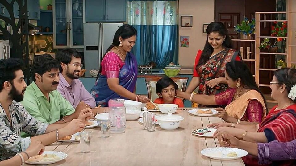 బ్రహ్మముడి ఆగస్ట్ 1 ఎపిసోడ్: స్వరాజ్ ఈ ఇంటి బిడ్డే అని చెప్పిన ఇందిరాదేవి.. అందరూ షాక్.. రుద్రాణితో ఆడుకున్న బుడ్డోడు బ్రహ్మముడి ఆగస్ట్ 1 ఎపిసోడ్: స్వరాజ్ ఈ ఇంటి బిడ్డే అని చెప్పిన ఇందిరాదేవి.. అందరూ షాక్.. రుద్రాణితో ఆడుకున్న బుడ్డోడు