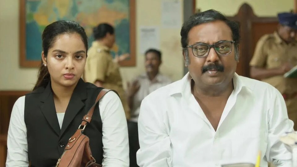 ఓటీటీలో దూసుకుపోతున్న తమిళ కోర్ట్ రూమ్ డ్రామా 'సట్టముమ్ నీతియుమ్'.. 6.9 రేటింగ్.. మిలియన్ల స్ట్రీమింగ్ మినిట్స్.. తెలుగులో ఇక్కడ చూసేయండి! ఓటీటీలో దూసుకుపోతున్న తమిళ కోర్ట్ రూమ్ డ్రామా 'సట్టముమ్ నీతియుమ్'.. 6.9 రేటింగ్.. మిలియన్ల స్ట్రీమింగ్ మినిట్స్.. తెలుగులో ఇక్కడ చూసేయండి!
