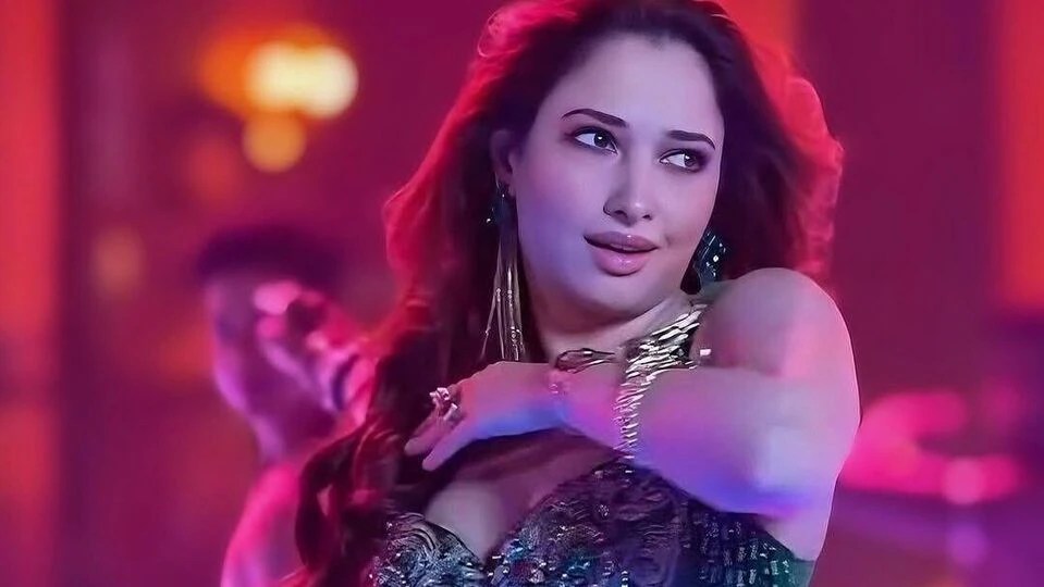 అలాంటి సీన్ చేయనందుకు ఆ సౌత్ హీరో దారుణంగా తిట్టాడు.. క్షమాపణ కూడా చెప్పాడు: తమన్నా కామెంట్స్ వైరల్ అలాంటి సీన్ చేయనందుకు ఆ సౌత్ హీరో దారుణంగా తిట్టాడు.. క్షమాపణ కూడా చెప్పాడు: తమన్నా కామెంట్స్ వైరల్