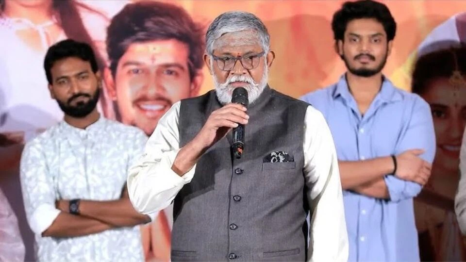 పెళ్లిలో పెళ్లి ఫస్ట్ లుక్ రిలీజ్, పరమేశ్వరుడు గంగ రూపంలో ఆశీర్వాదం పించాడనిపిస్తోంది.. నటుడు తనికెళ్ల భరణి కామెంట్స్ పెళ్లిలో పెళ్లి ఫస్ట్ లుక్ రిలీజ్, పరమేశ్వరుడు గంగ రూపంలో ఆశీర్వాదం పించాడనిపిస్తోంది.. నటుడు తనికెళ్ల భరణి కామెంట్స్