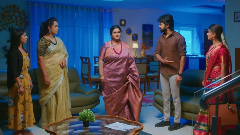 నిన్ను కోరి ఆగస్టు 18 ఎపిసోడ్: పరాయి మగాడితో పార్ట్నర్..చంద్రపై శ్యామల ఫైర్.. వెనకేసుకొచ్చిన విరాట్.. అందరూ షాక్ నిన్ను కోరి ఆగస్టు 18 ఎపిసోడ్: పరాయి మగాడితో పార్ట్నర్..చంద్రపై శ్యామల ఫైర్.. వెనకేసుకొచ్చిన విరాట్.. అందరూ షాక్