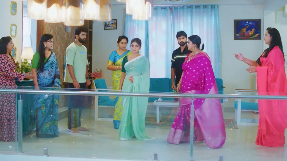 నిన్ను కోరి ఆగస్టు 19 ఎపిసోడ్: చంద్రకళ, విరాట్ కెమిస్ట్రీ.. లెక్క తేలుస్తానంటూ శ్యామల ప్లాన్.. మాట మార్చిన విరాట్ నిన్ను కోరి ఆగస్టు 19 ఎపిసోడ్: చంద్రకళ, విరాట్ కెమిస్ట్రీ.. లెక్క తేలుస్తానంటూ శ్యామల ప్లాన్.. మాట మార్చిన విరాట్