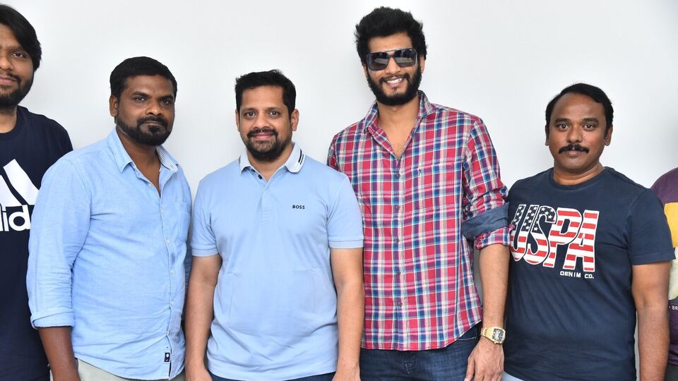 యాటిట్యూడ్ స్టార్ హీరోగా బరాబర్ ప్రేమిస్తా- గుంజి గుంజి సాంగ్ రిలీజ్ యాటిట్యూడ్ స్టార్ హీరోగా బరాబర్ ప్రేమిస్తా- గుంజి గుంజి సాంగ్ రిలీజ్