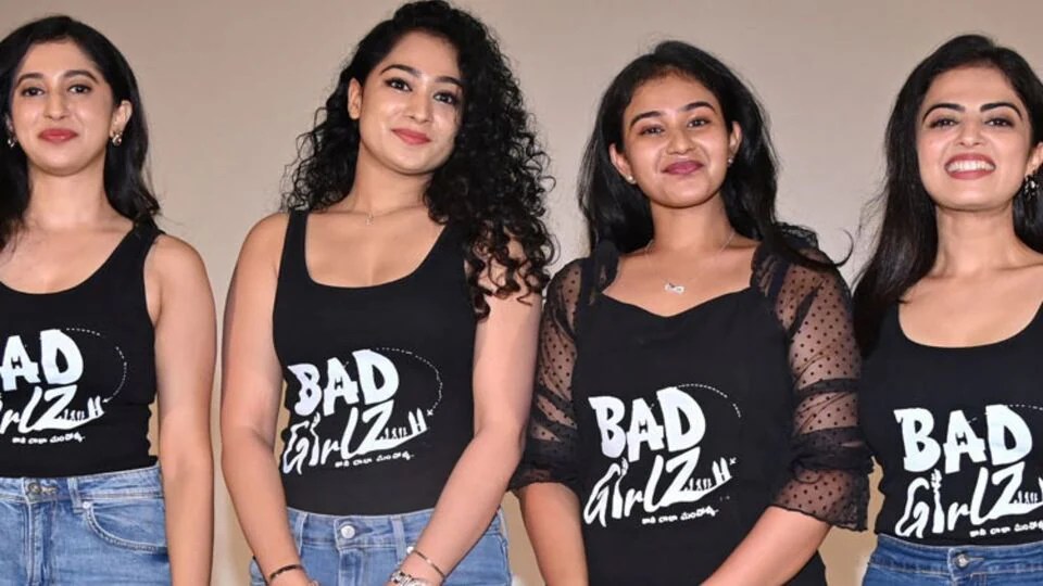 జాతి రత్నాలు, మ్యాడ్ సినిమాలను అమ్మాయిలు చేస్తే ఎలా ఉంటుందో అదే ఈ మూవీ.. డైరెక్టర్ మున్నా ధూళిపూడి కామెంట్స్ జాతి రత్నాలు, మ్యాడ్ సినిమాలను అమ్మాయిలు చేస్తే ఎలా ఉంటుందో అదే ఈ మూవీ.. డైరెక్టర్ మున్నా ధూళిపూడి కామెంట్స్