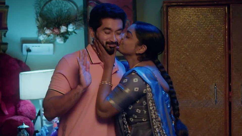 కార్తీక దీపం 2 టుడే ఎపిసోడ్: కాశీ, స్వప్న సర్ప్రైజ్.. వంటలక్కకు నిజం చెప్పని కార్తీక్.. బావకు ముద్దు పెట్టిన దీప కార్తీక దీపం 2 టుడే ఎపిసోడ్: కాశీ, స్వప్న సర్ప్రైజ్.. వంటలక్కకు నిజం చెప్పని కార్తీక్.. బావకు ముద్దు పెట్టిన దీప