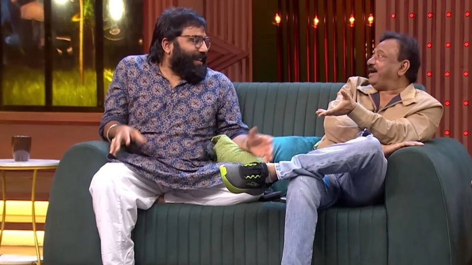 బెస్ట్ డైరెక్టర్ నువ్వా రాజమౌళీనా.. సందీప్ రెడ్డి వంగా ఆన్సర్కు రామ్ గోపాల్ వర్మ రియాక్షన్ ఇదే.. పంచ్లు, ట్విస్టులతో! బెస్ట్ డైరెక్టర్ నువ్వా రాజమౌళీనా.. సందీప్ రెడ్డి వంగా ఆన్సర్కు రామ్ గోపాల్ వర్మ రియాక్షన్ ఇదే.. పంచ్లు, ట్విస్టులతో!