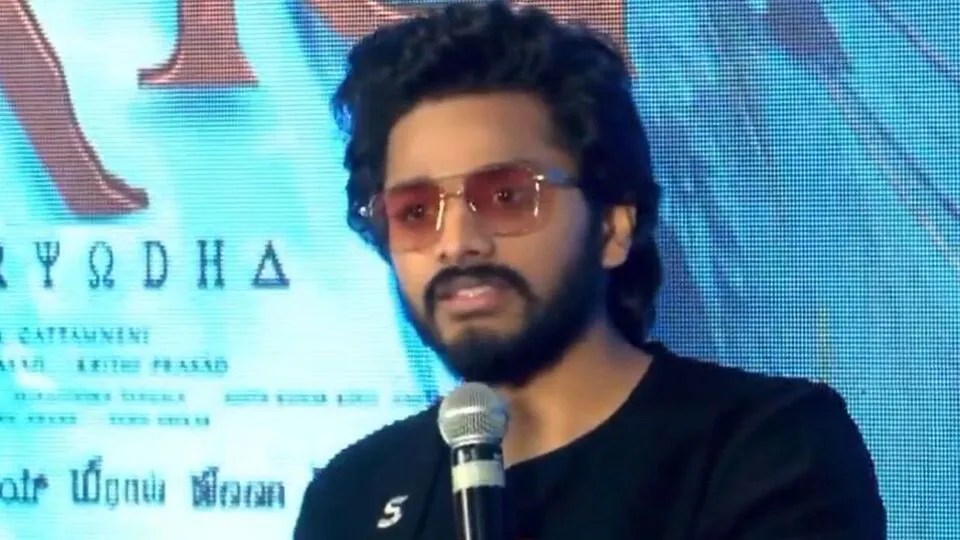 పదే పదే లవ్ స్టోరీలు చేస్తే ఈ ప్రశ్న ఎందుకు అడగరు.. మన ధర్మం గొప్పది.. మనం గర్వించాలి: రిపోర్టర్కు తేజ సజ్జా క్లాస్ పదే పదే లవ్ స్టోరీలు చేస్తే ఈ ప్రశ్న ఎందుకు అడగరు.. మన ధర్మం గొప్పది.. మనం గర్వించాలి: రిపోర్టర్కు తేజ సజ్జా క్లాస్
