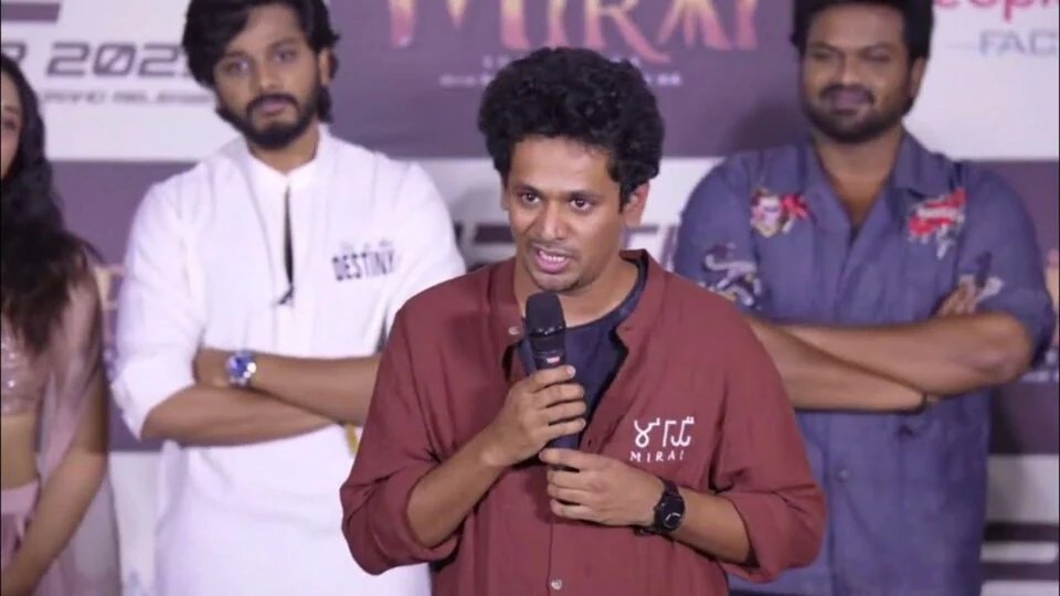 అశోకుని దగ్గరుండే తొమ్మిది గ్రంథాలు దుష్టుల బారిన పడితే.. ఒక్కరికి కూడా కార్వాన్ ఇవ్వలేదు.. మిరాయ్ డైరెక్టర్ కామెంట్స్ అశోకుని దగ్గరుండే తొమ్మిది గ్రంథాలు దుష్టుల బారిన పడితే.. ఒక్కరికి కూడా కార్వాన్ ఇవ్వలేదు.. మిరాయ్ డైరెక్టర్ కామెంట్స్