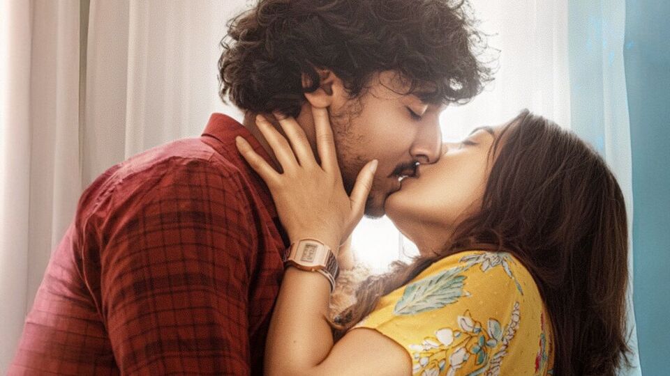తమిళ బోల్డ్ వెబ్ సిరీస్ రెండో సీజన్ కూడా వచ్చేస్తోంది.. లిప్ లాక్స్, టాప్లెస్ సీన్లతో.. తెలుగులోనూ స్ట్రీమింగ్ తమిళ బోల్డ్ వెబ్ సిరీస్ రెండో సీజన్ కూడా వచ్చేస్తోంది.. లిప్ లాక్స్, టాప్లెస్ సీన్లతో.. తెలుగులోనూ స్ట్రీమింగ్