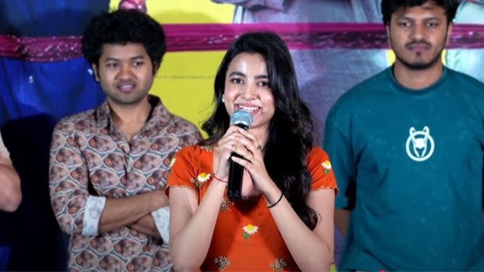 35 రోజుల్లోనే సినిమా తీశాం.. కొత్త డైరెక్టర్ అంటే చాలా మంది నమ్మట్లేదు.. హీరోయిన్ శివాని నాగరం కామెంట్స్ 35 రోజుల్లోనే సినిమా తీశాం.. కొత్త డైరెక్టర్ అంటే చాలా మంది నమ్మట్లేదు.. హీరోయిన్ శివాని నాగరం కామెంట్స్