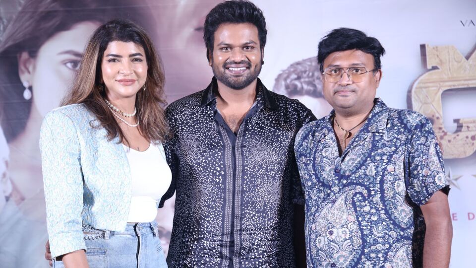 మంచు మనోజ్ మిరాయ్ బ్లాక్ బస్టర్ అయ్యాక నాకు కన్నీళ్లు ఆగలేదు.. మంచు లక్ష్మీ దక్ష డైరెక్టర్ వంశీ కృష్ణ కామెంట్స్ మంచు మనోజ్ మిరాయ్ బ్లాక్ బస్టర్ అయ్యాక నాకు కన్నీళ్లు ఆగలేదు.. మంచు లక్ష్మీ దక్ష డైరెక్టర్ వంశీ కృష్ణ కామెంట్స్