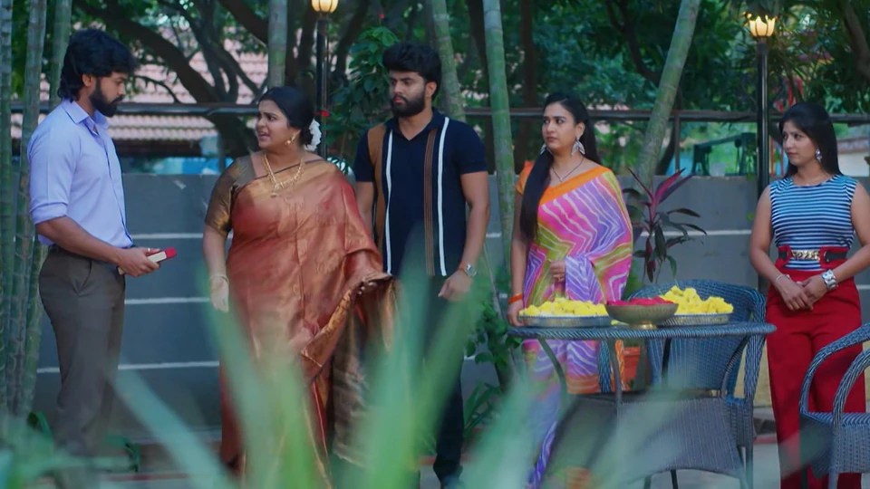 నిన్ను కోరి సెప్టెంబర్ 17 ఎపిసోడ్: బర్త్డే రోజు బాధలో చంద్ర.. విరాట్ సర్ప్రైజ్ ప్లాన్.. అల్లుడిపై శ్యామల ఫైర్ నిన్ను కోరి సెప్టెంబర్ 17 ఎపిసోడ్: బర్త్డే రోజు బాధలో చంద్ర.. విరాట్ సర్ప్రైజ్ ప్లాన్.. అల్లుడిపై శ్యామల ఫైర్