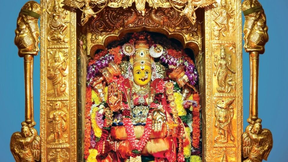 దసరా నవరాత్రుల్లో ఐదవ రోజు శ్రీ మహాలక్ష్మీదేవి రూపంలో అమ్మవారు! దసరా నవరాత్రుల్లో ఐదవ రోజు శ్రీ మహాలక్ష్మీదేవి రూపంలో అమ్మవారు!