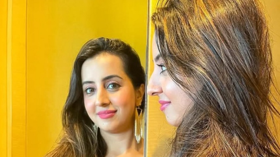 బిగ్ బాస్ 9 తెలుగులో హాట్ టాపిక్ గా సంజన గల్రానీ.. ఆమె చెల్లి హీరోయిన్ అని తెలుసా? మరిది ఇప్పుడు టాప్ యాక్టర్ బిగ్ బాస్ 9 తెలుగులో హాట్ టాపిక్ గా సంజన గల్రానీ.. ఆమె చెల్లి హీరోయిన్ అని తెలుసా? మరిది ఇప్పుడు టాప్ యాక్టర్