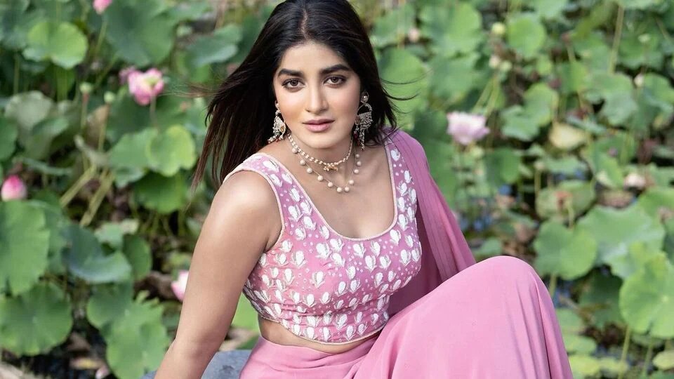 పని మనిషిని వేధించిన హీరోయిన్, ఆమె భర్తపై కేసు.. ఆమె పేరు వెనుక ఉన్న సీక్రెట్ ఏంటో తెలుసా? పని మనిషిని వేధించిన హీరోయిన్, ఆమె భర్తపై కేసు.. ఆమె పేరు వెనుక ఉన్న సీక్రెట్ ఏంటో తెలుసా?